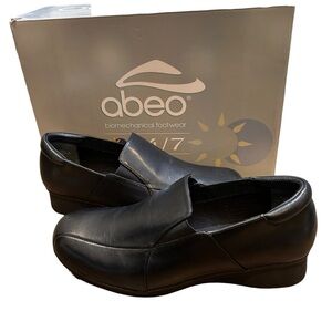 New in Box Abeo Ellis black leather slip on loafer shoes size 8 comfort orthotic